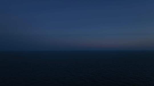 夜晚大海航拍晚上海洋夜景黑夜中的大海风景