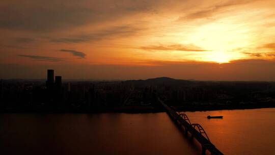 唯美长沙湘江夕阳福元路大桥晚霞视频素材模板下载