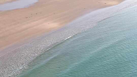 海浪沙滩