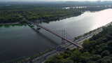 无人机鸟瞰基辅人行桥Truchaniv岛和第聂伯河高清在线视频素材下载