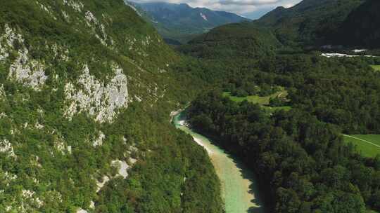 河流，山谷，森林，山