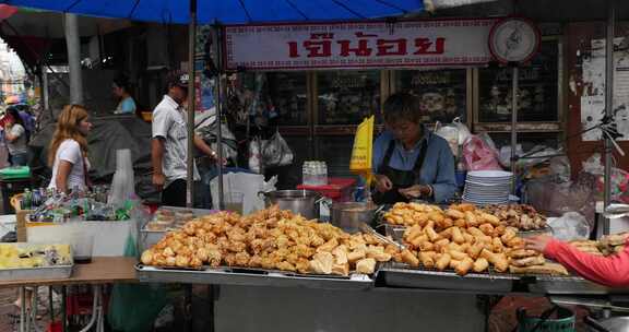 摊位上的街头食品