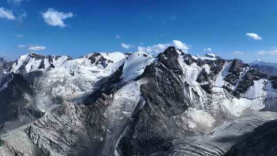 新疆天山雪山