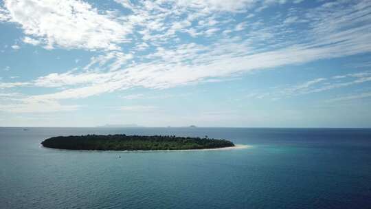 空中拍摄，飞向斐济的宁静岛视频素材模板下载