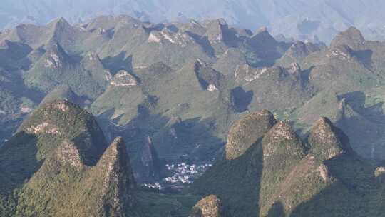 广西桂林阳朔喀斯特地貌山峰