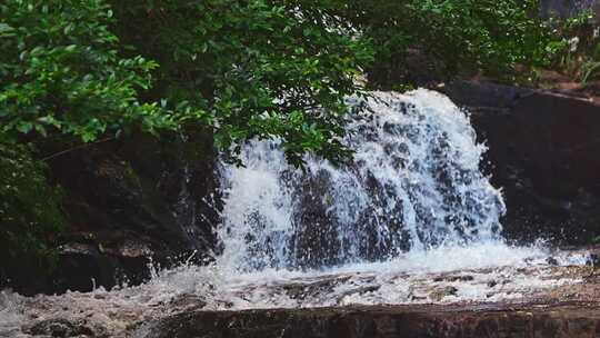 山间小溪流水山泉水