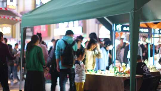 浙江省杭州市武林夜市夜晚夜景逛街购物人群