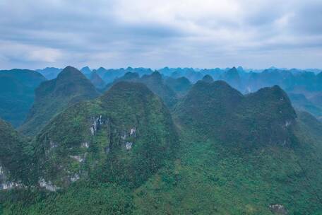 喀斯特地貌延时风景城镇十万山河池广西航拍