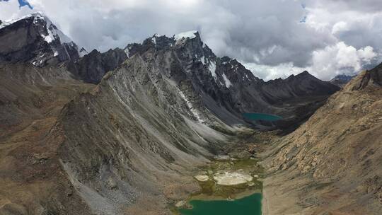 航拍高山湖泊1