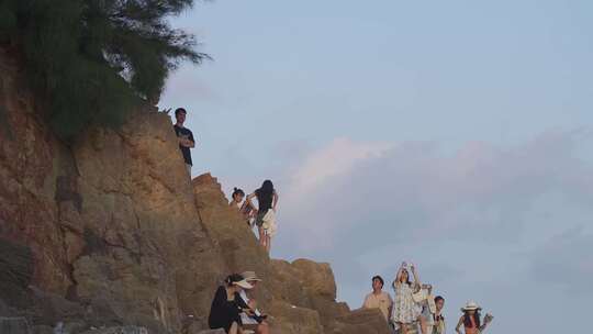 北海冠头岭海边人群日落海浪