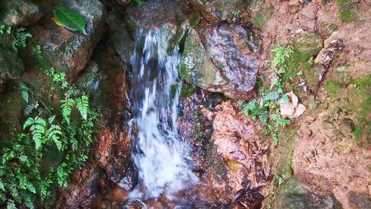 实拍山间流水自然风光