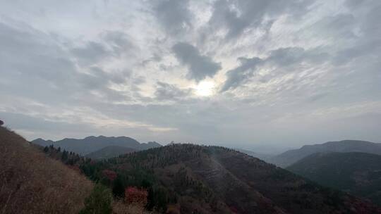 济南南部山区天井峪村红叶满山