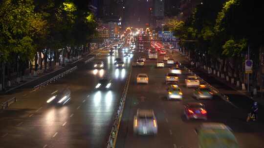 夜晚城市道路车流交通马路车来车往街景夜景