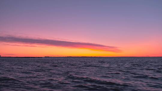 黑龙江风起水浪与夕阳晚霞唯美风光