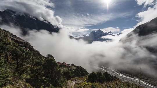 云南雪山云雾散开见雪山延时