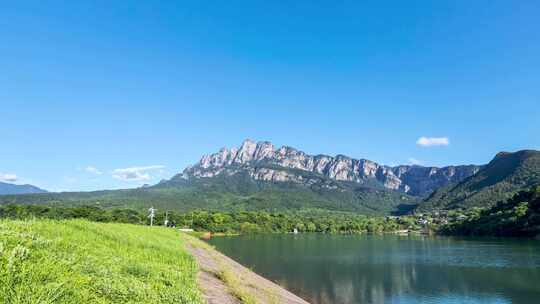 蓝天下的庐山五老峰与海会水库延时