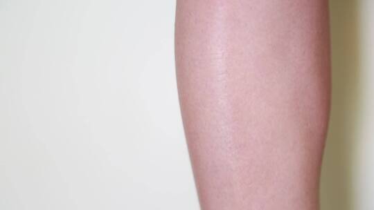 女性腿部穴位按摩膝盖