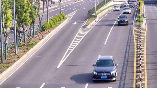 快速路天桥隧道口车流六车道汽车行驶繁忙