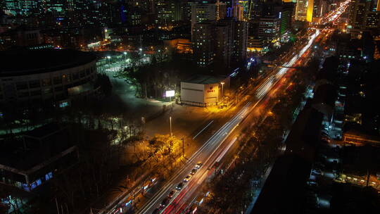 北京夜间城市交通的延时镜头