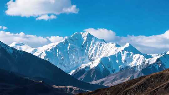 雪山自然风光全景