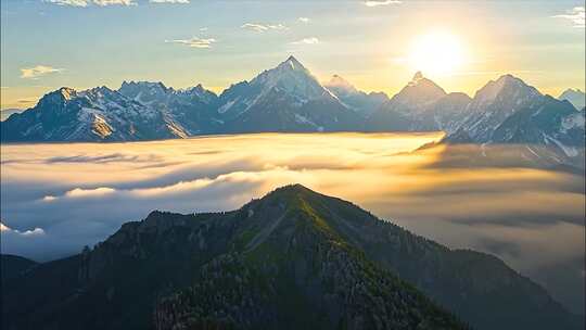 日出云海雪山日照金山唯美早晨清晨风景风光