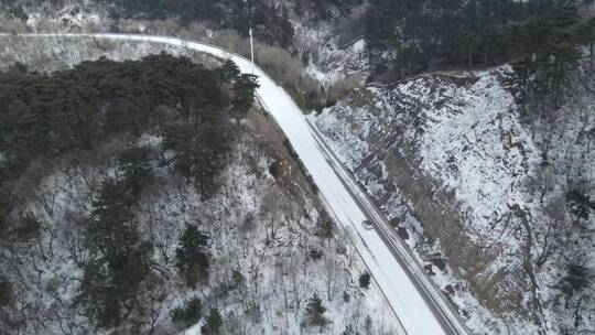 雪地行进的车9