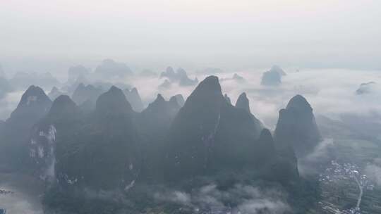 航拍桂林山水风光云雾缭绕