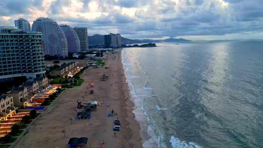 海边城市的日出全景风光