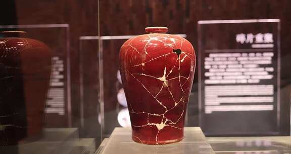 明代红釉梅瓶，御窑博物馆镇馆之宝