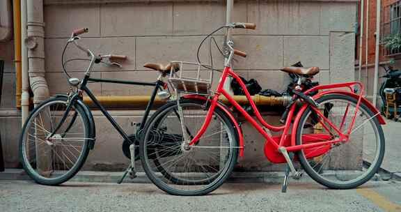 上海老弄堂里的自行车