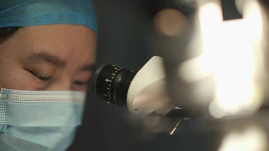 医院医生手术台做手术 眼科手术白内障手术