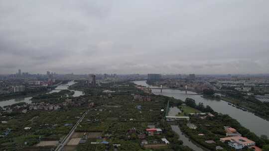 阴雨天的河流航拍