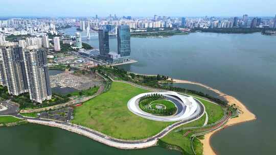 航拍海南海口海甸岛天空之山城市天际线风景