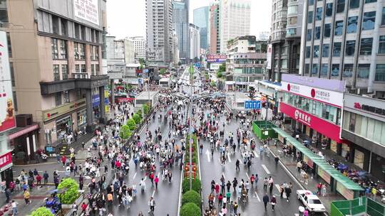 贵阳民族巡游当天街景