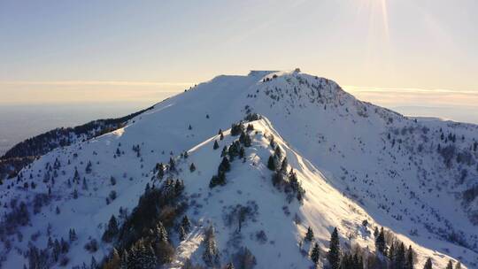 攀登雪山团队励志登山