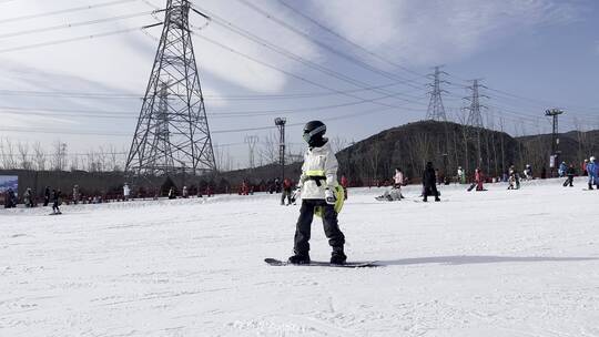 户外滑雪滑雪场滑雪的人