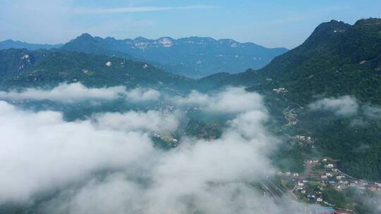 航延延时恩施大山云雾消散看到山间高速