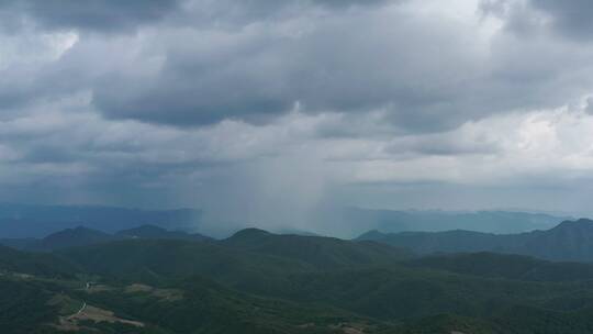 4k航拍山区雨幡现象