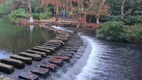 贵州贵阳小车河湿地公园人文景观百步桥跳墩