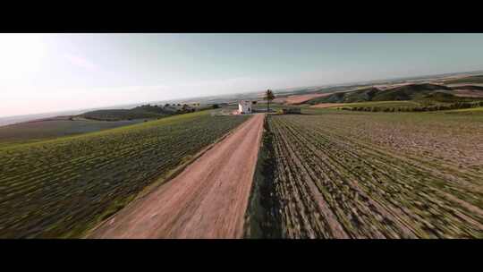 FPV无人机航拍农场小屋西班牙安达卢西亚
