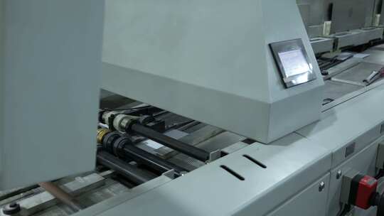 印刷厂里纸张运输裁剪流水线设备9视频素材模板下载