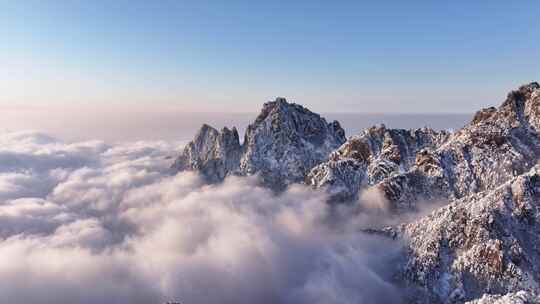 航拍安徽黄山雪山日出风光4K