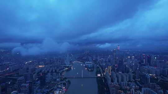 雨后云雾下的广州航拍