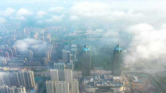 航拍枣庄双子星高楼大厦平流云雾穿行视频素材模板下载