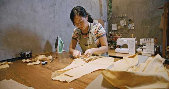 裁缝，女人，手，剪刀