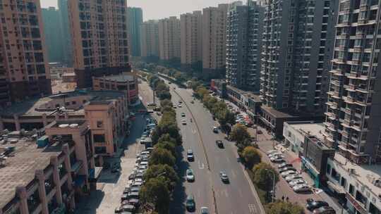 宜昌中南路 城市街道高楼与车流景象