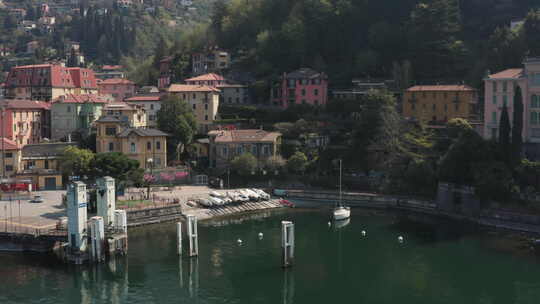 意大利科莫湖瓦伦纳港的无人机景观视频素材模板下载