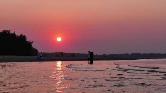 夕阳海边沙滩风光