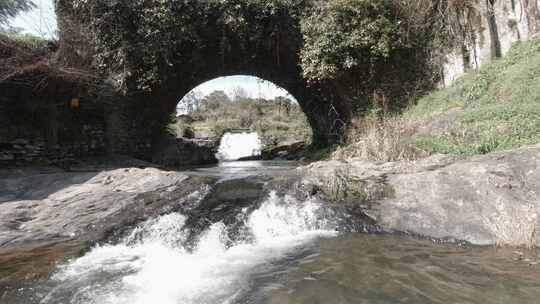 江西上饶古村落溪流