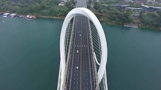 航拍广西柳州白沙大桥路面车流